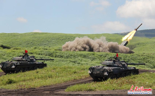 資料圖:日本自衛(wèi)隊(duì)舉行奪島演練 資料圖:日本自衛(wèi)隊(duì)舉行奪島演練