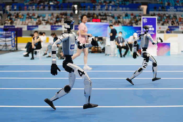 世界人形機(jī)器人運(yùn)動(dòng)會(huì)：“百米飛人”激戰(zhàn)