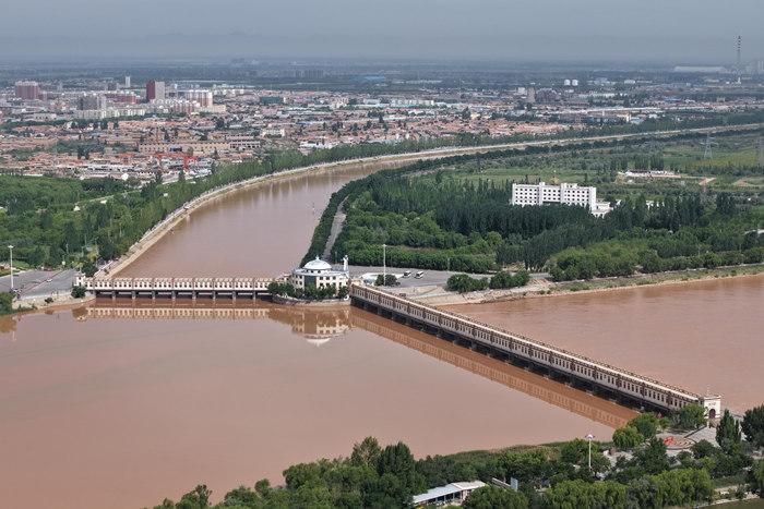 探訪“萬(wàn)里黃河第一閘”：黃河三盛公水利樞紐