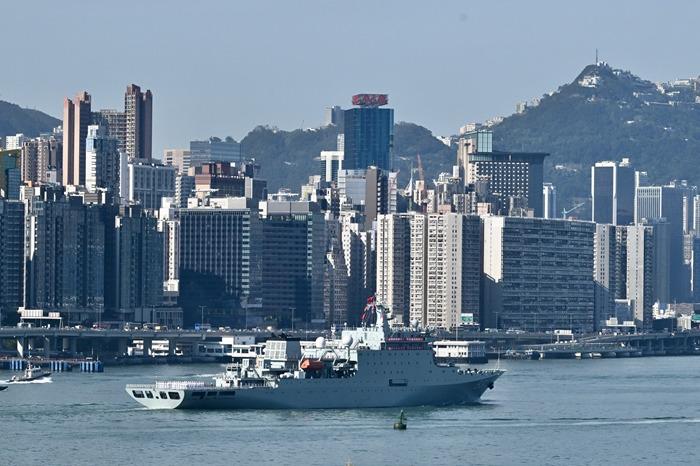 海軍戚繼光艦、沂蒙山艦抵達(dá)香港