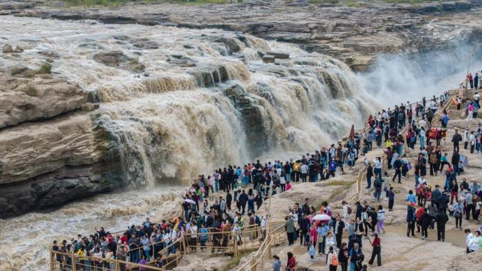 國慶中秋假期陜西黃河壺口瀑布美景吸引游客