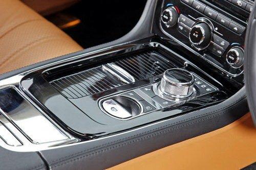 挑戰(zhàn)奢華極限 捷豹XJ3.0D決戰(zhàn)寶馬730D 汽車之家 挑戰(zhàn)奢華極限 捷豹XJ3.0D決戰(zhàn)寶馬730D 汽車之家