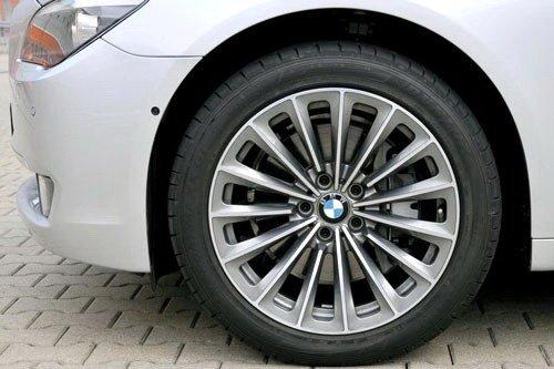 挑戰(zhàn)奢華極限 捷豹XJ3.0D決戰(zhàn)寶馬730D 汽車之家 挑戰(zhàn)奢華極限 捷豹XJ3.0D決戰(zhàn)寶馬730D 汽車之家