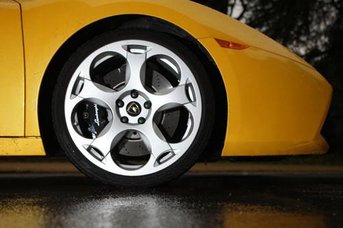 風(fēng)馬牛也相及 對比試駕法拉利/蘭博基尼