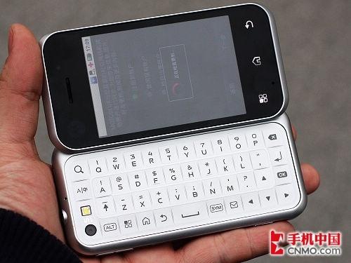 創(chuàng)新還是噱頭 摩托后翻蓋ME600試用記