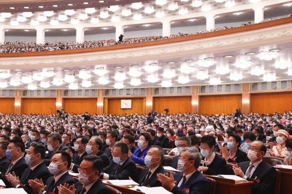 “兩高”報(bào)告點(diǎn)名腐敗分子：雖遠(yuǎn)必懲，法網(wǎng)就是天網(wǎng)