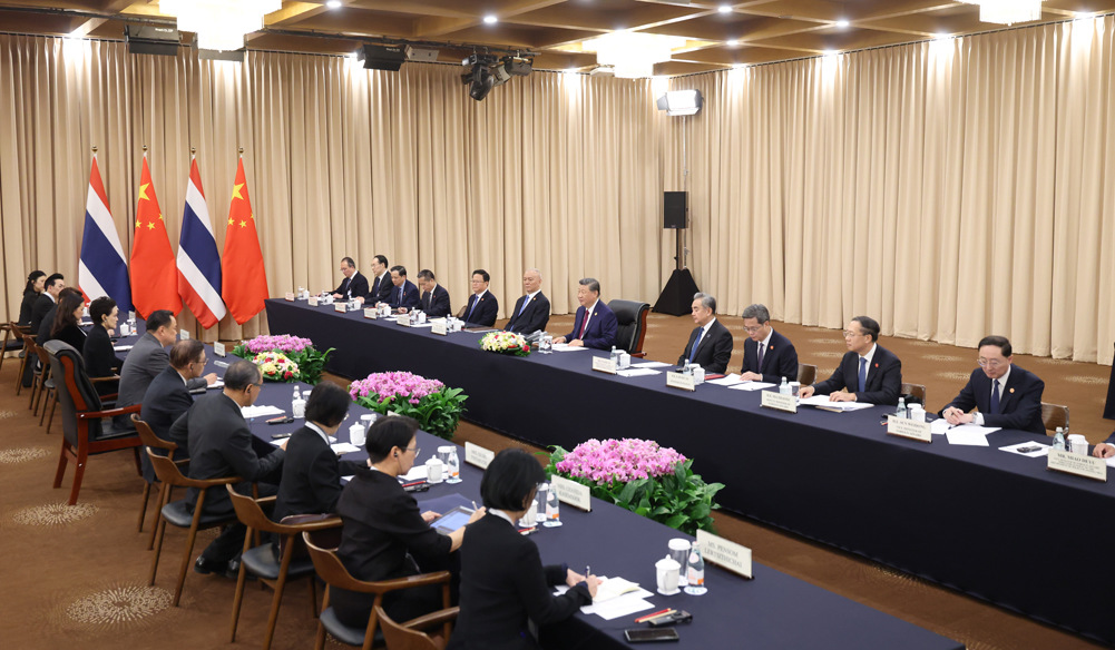 習(xí)近平會(huì)見(jiàn)泰國(guó)總理阿努廷