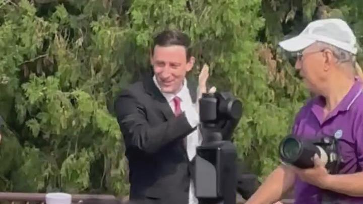 埃文·凱爾天壇觀看閱兵直播