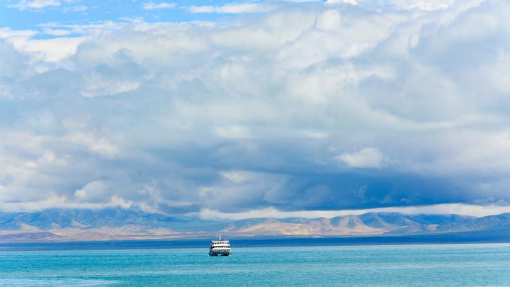 江山如此多嬌 | 青海湖不遠(yuǎn)，馬鼻子下湖泊含鹽