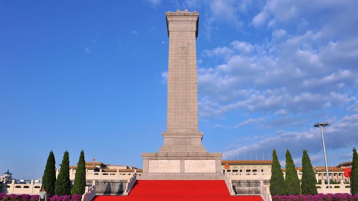 烈士紀(jì)念日向人民英雄敬獻花籃儀式