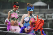 高清:人體彩繪驚艷安徽恩龍旅游景區(qū)